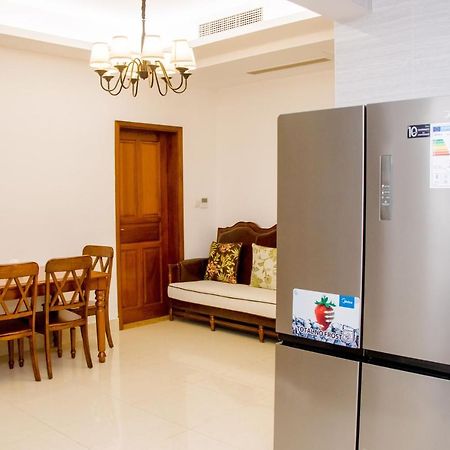 Lark Hotel Dar es Salaam Bagian luar foto