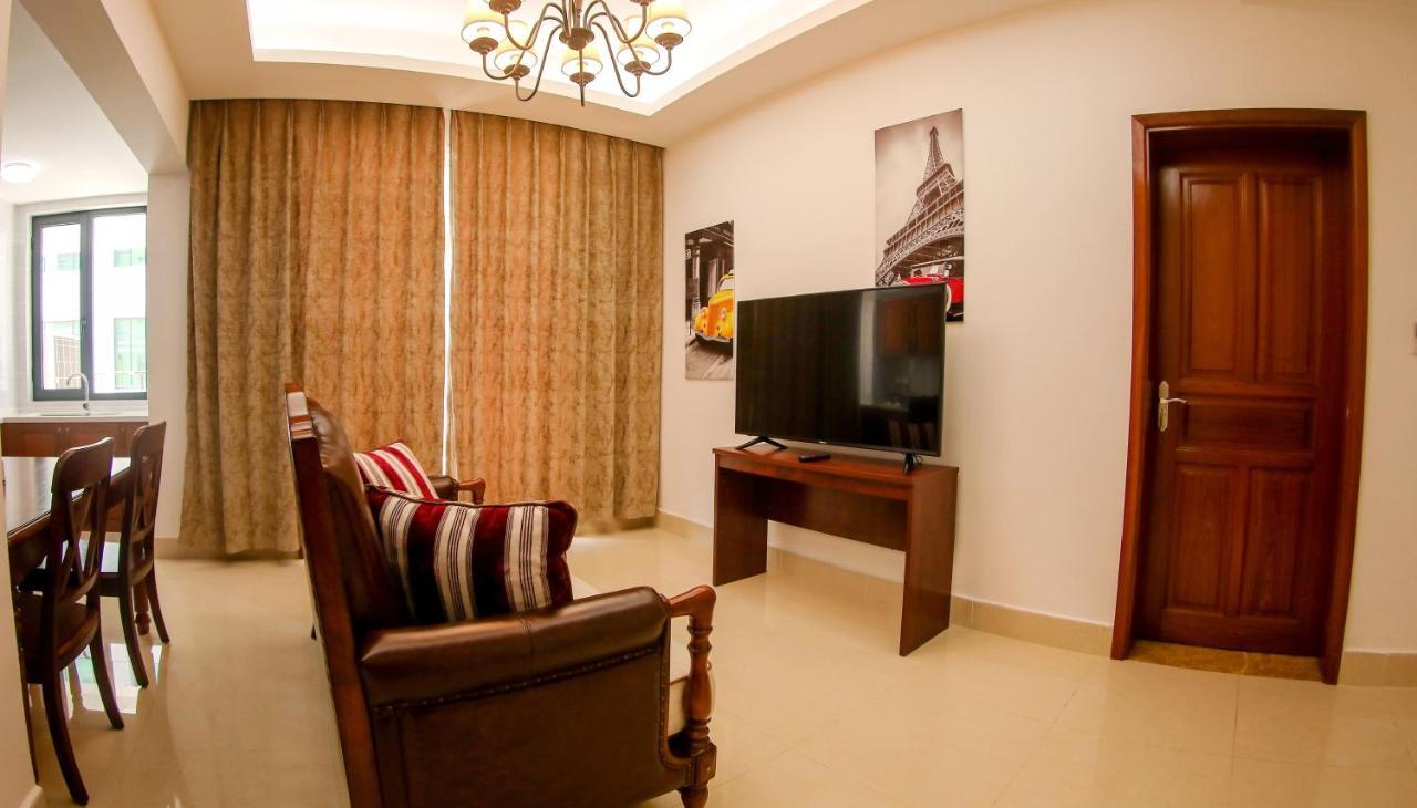 Lark Hotel Dar es Salaam Bagian luar foto