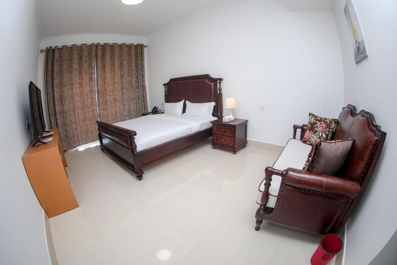 Lark Hotel Dar es Salaam Bagian luar foto
