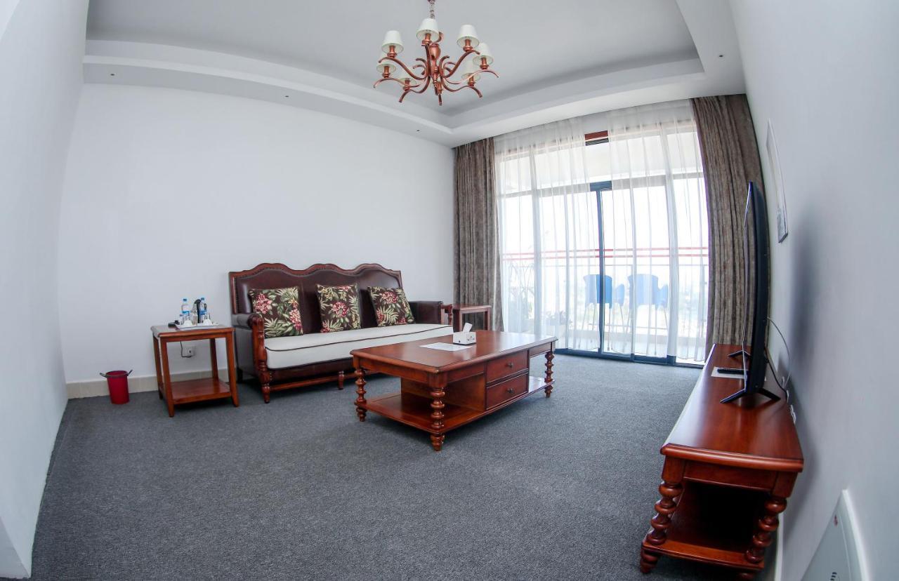 Lark Hotel Dar es Salaam Bagian luar foto