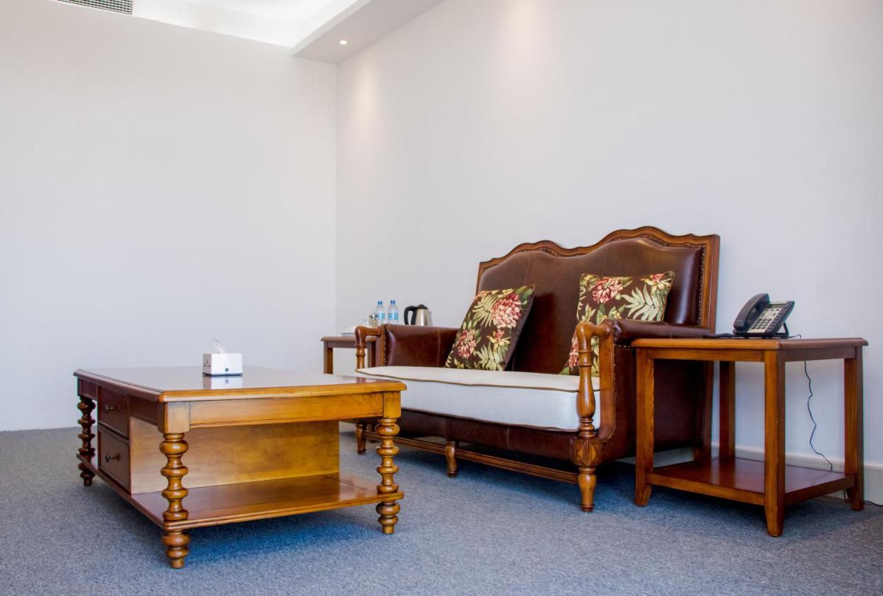 Lark Hotel Dar es Salaam Bagian luar foto