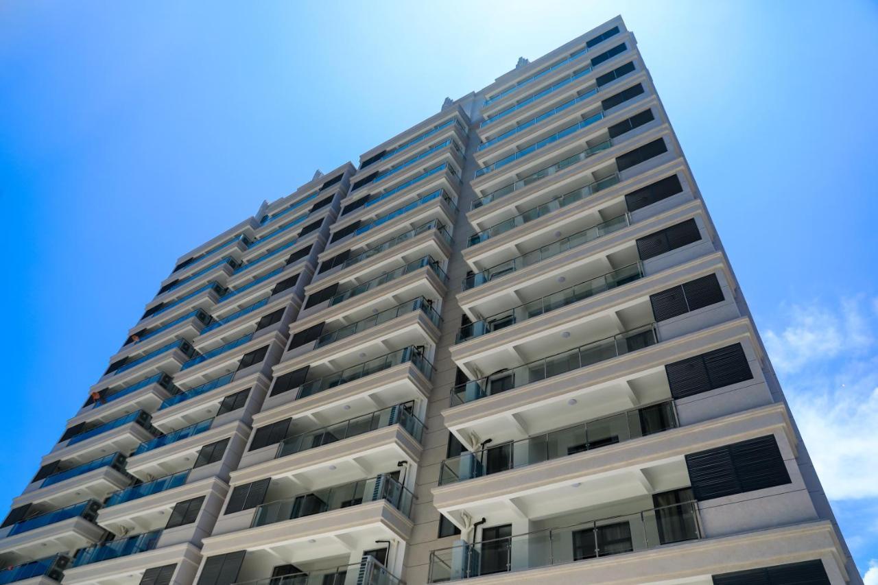 Lark Hotel Dar es Salaam Bagian luar foto