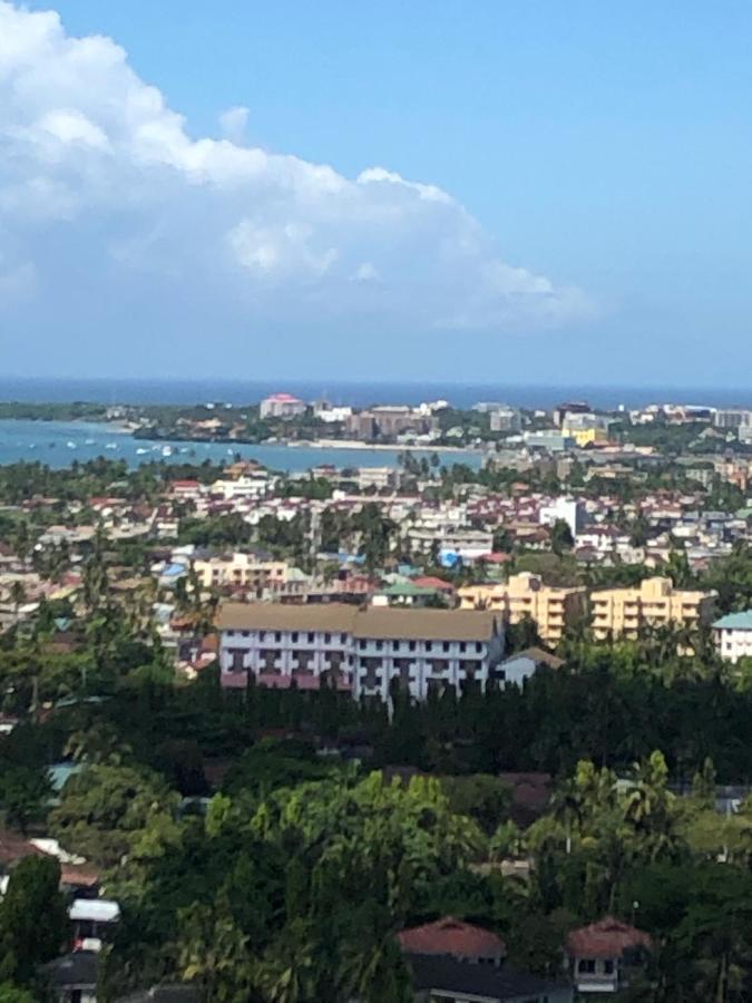 Lark Hotel Dar es Salaam Bagian luar foto