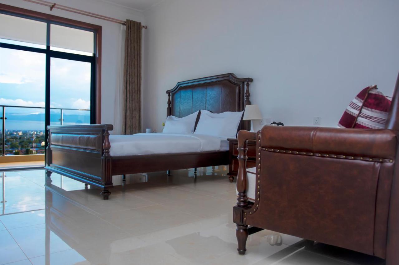 Lark Hotel Dar es Salaam Bagian luar foto