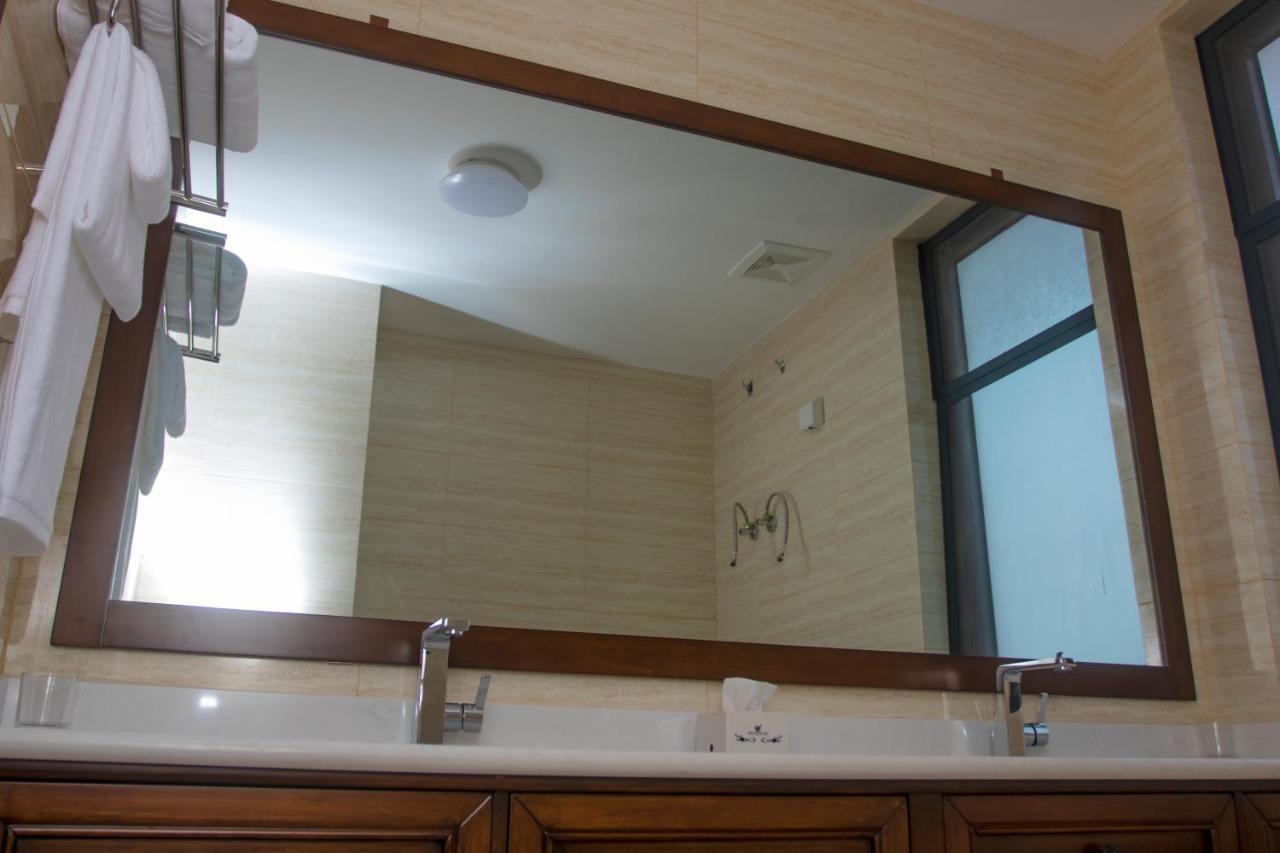 Lark Hotel Dar es Salaam Bagian luar foto