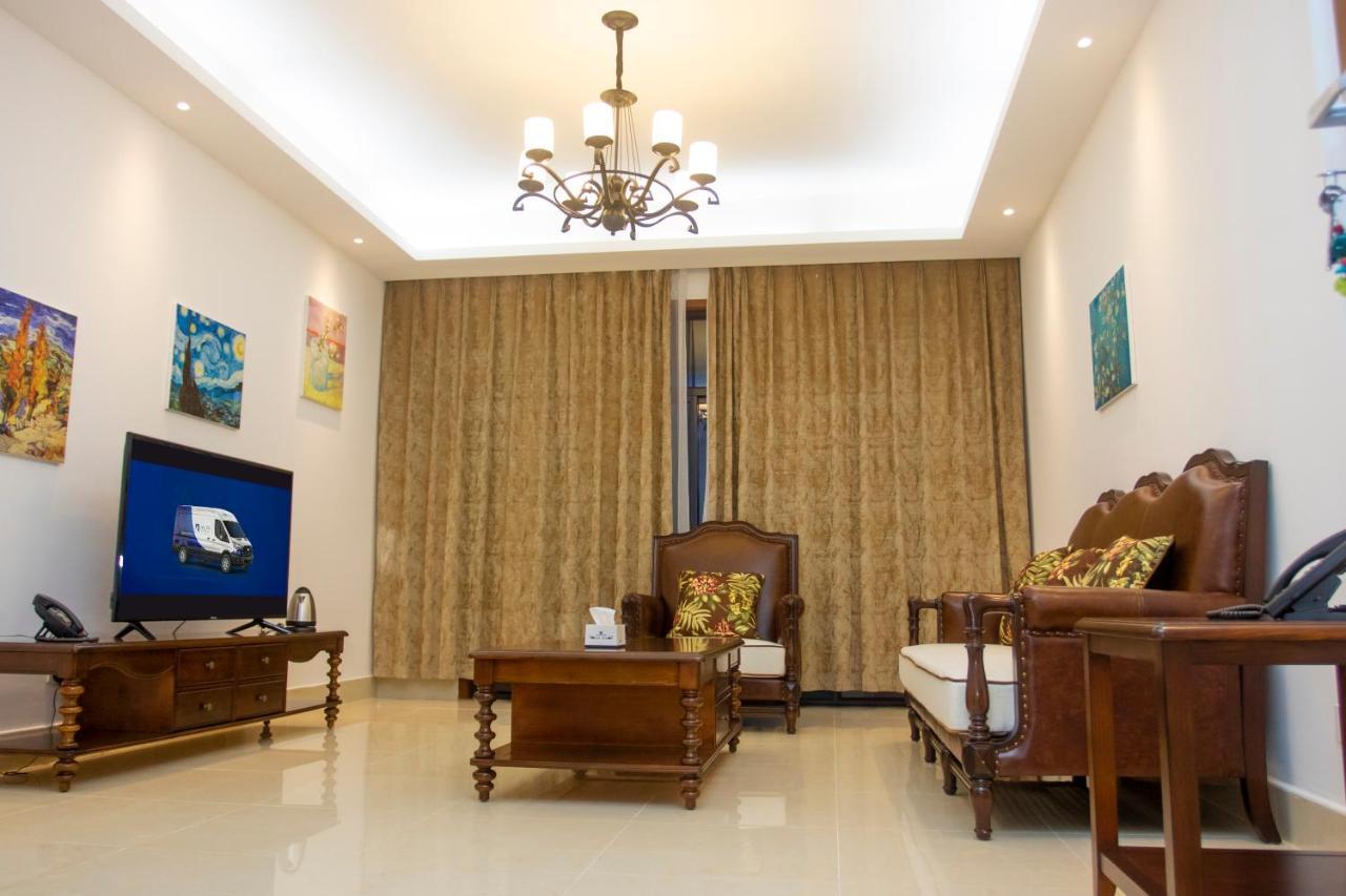 Lark Hotel Dar es Salaam Bagian luar foto