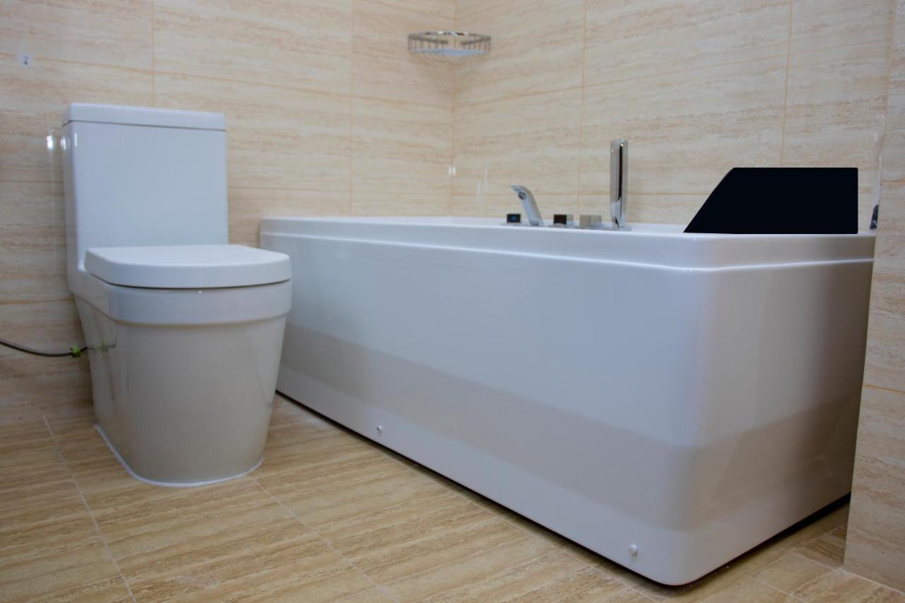Lark Hotel Dar es Salaam Bagian luar foto