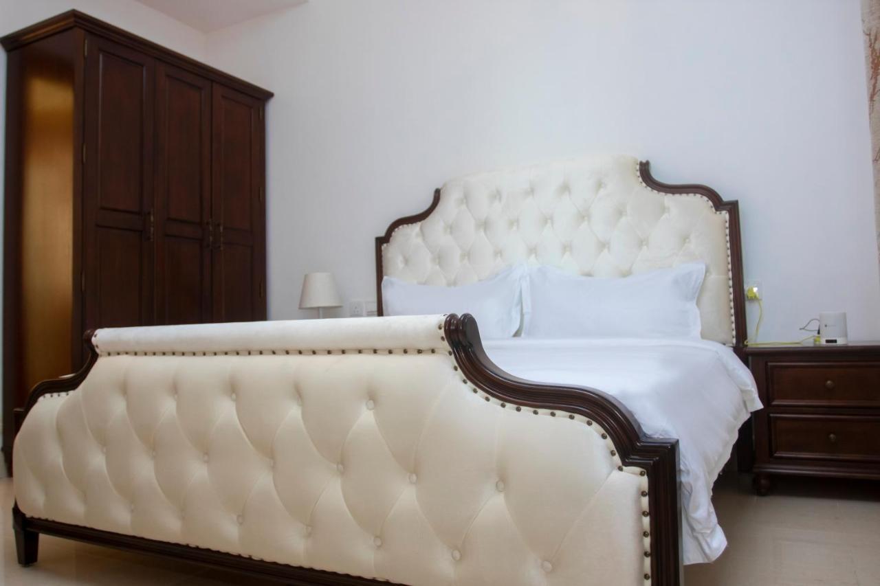 Lark Hotel Dar es Salaam Bagian luar foto