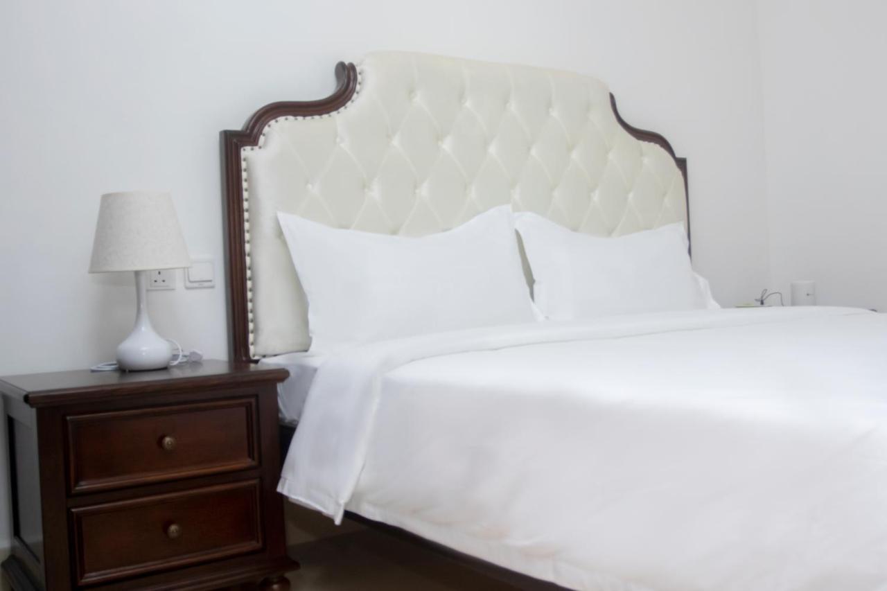 Lark Hotel Dar es Salaam Bagian luar foto