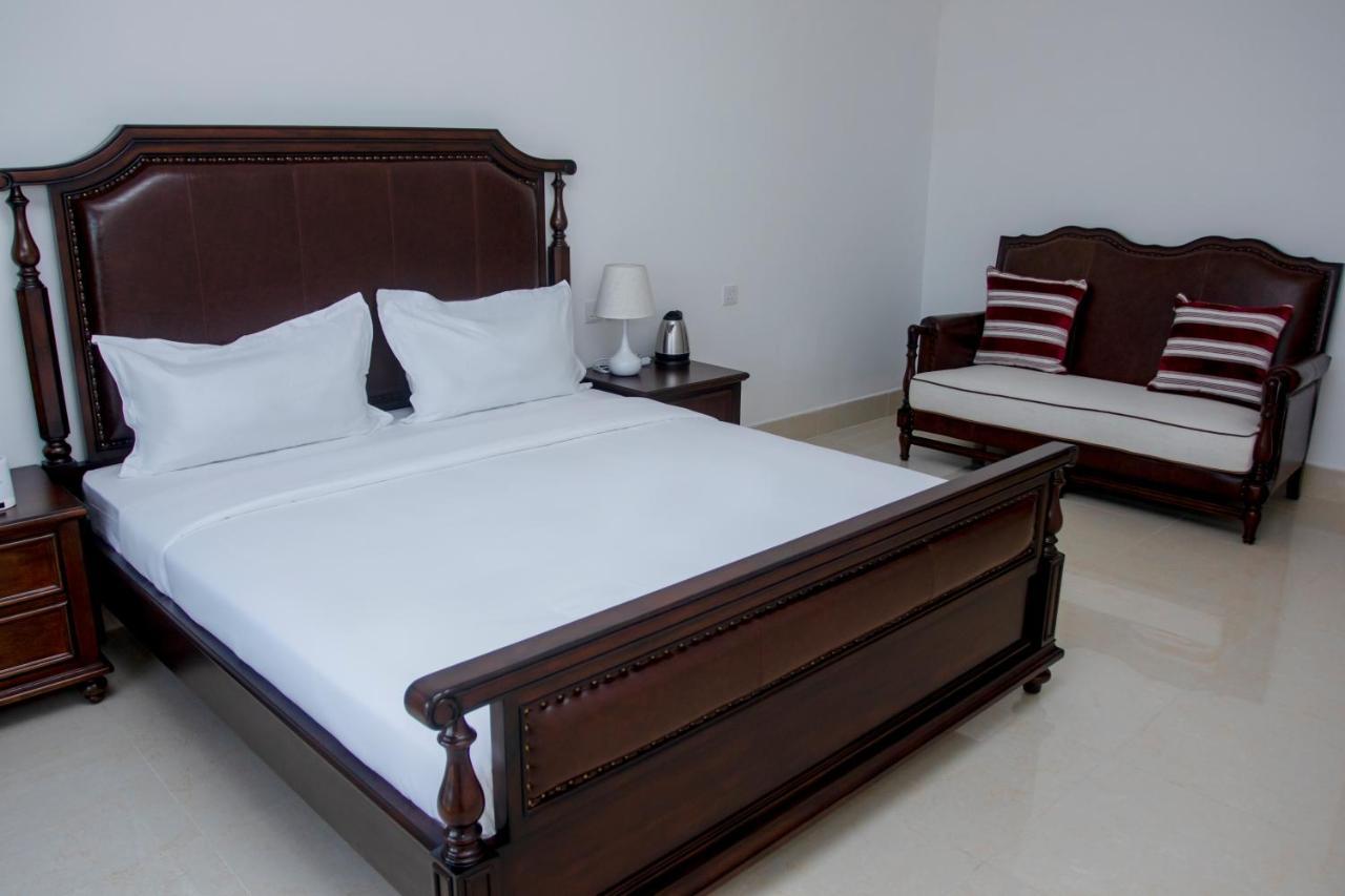 Lark Hotel Dar es Salaam Bagian luar foto