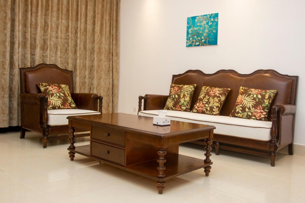 Lark Hotel Dar es Salaam Bagian luar foto
