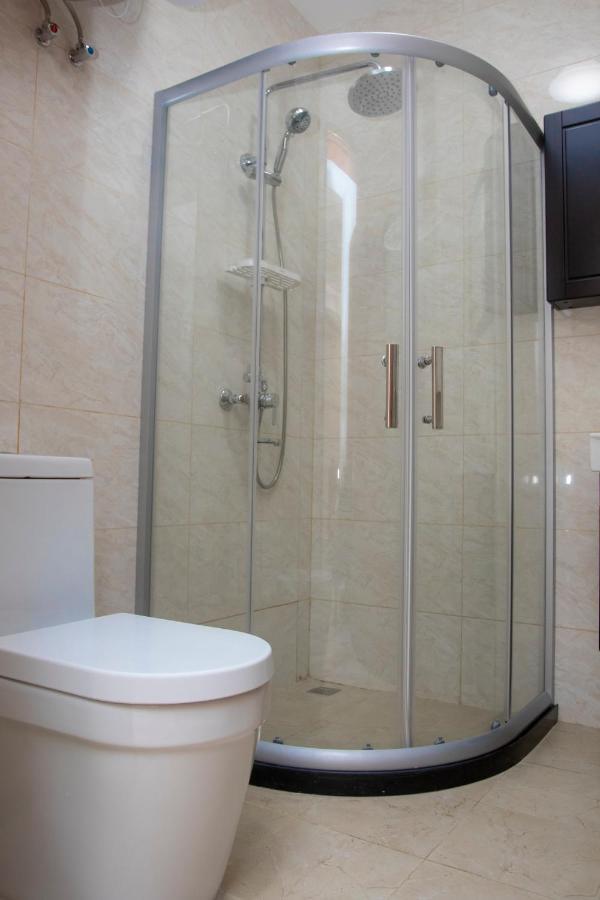 Lark Hotel Dar es Salaam Bagian luar foto
