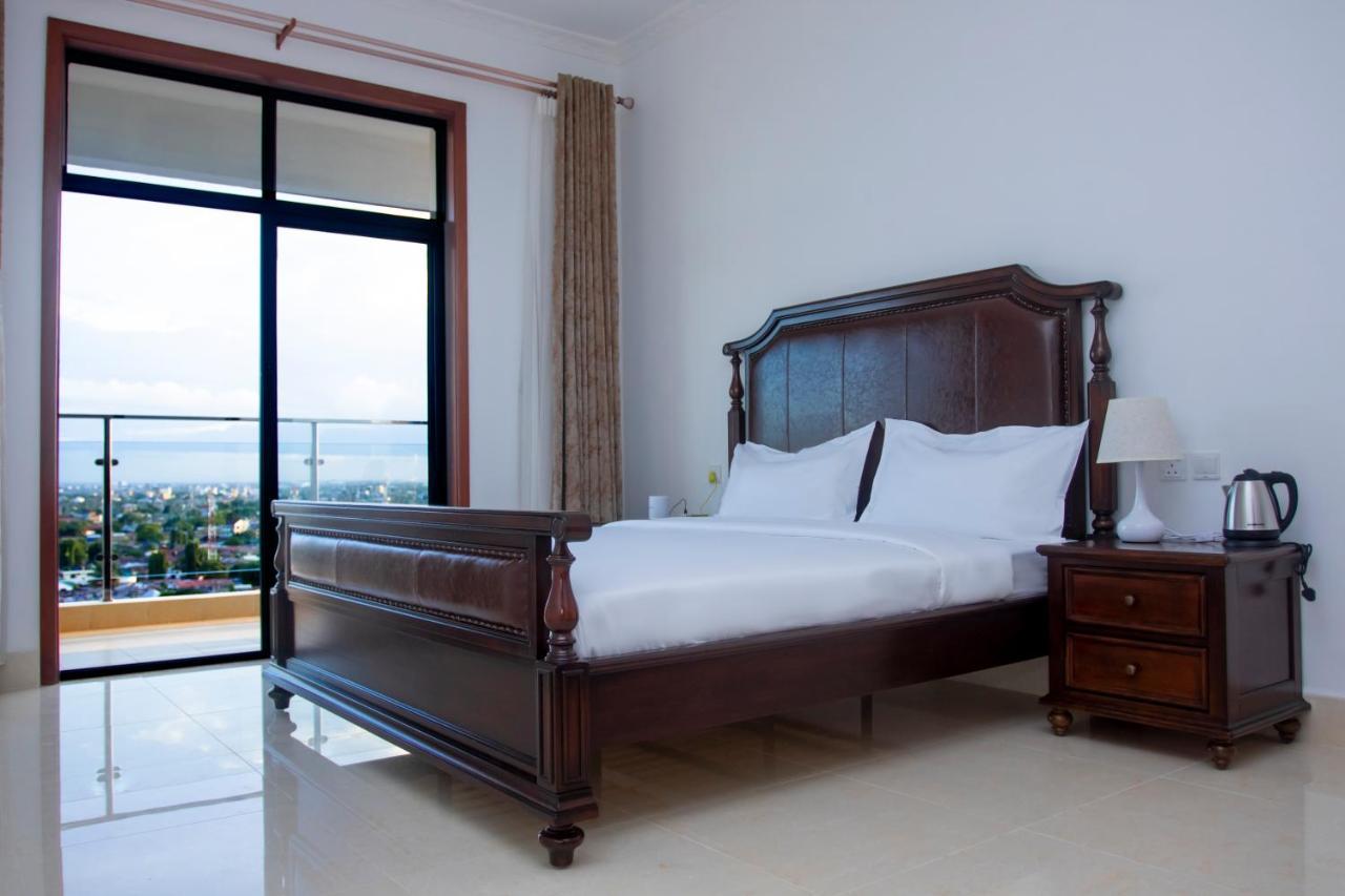 Lark Hotel Dar es Salaam Bagian luar foto