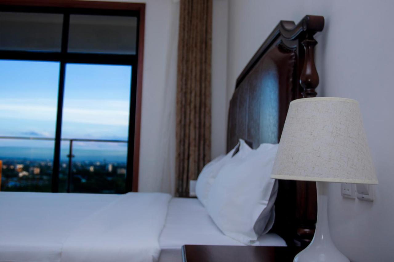 Lark Hotel Dar es Salaam Bagian luar foto