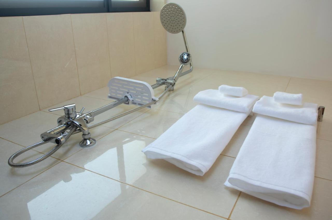 Lark Hotel Dar es Salaam Bagian luar foto